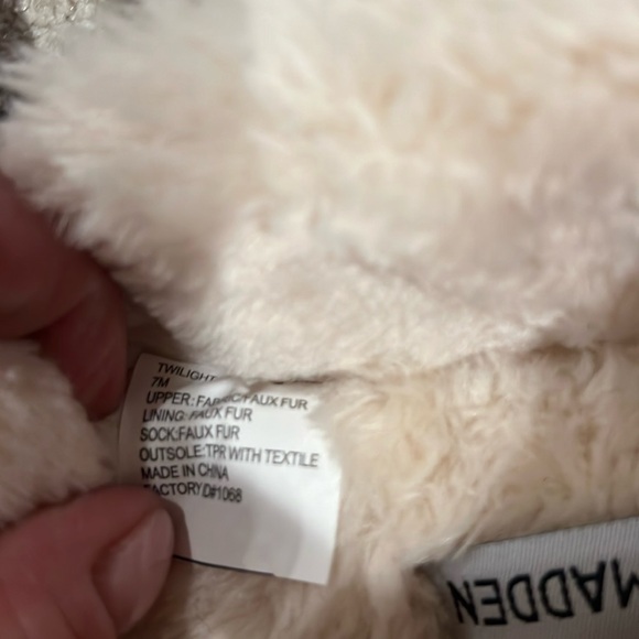 Steve Madden slip ons - Picture 3 of 4